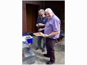 08Chefkoch Housi praesentiert die Vorspeise.JPG